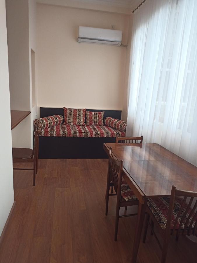 Spacious One Bedroom Apartment In The City Centre Jerevan Eksteriør bilde